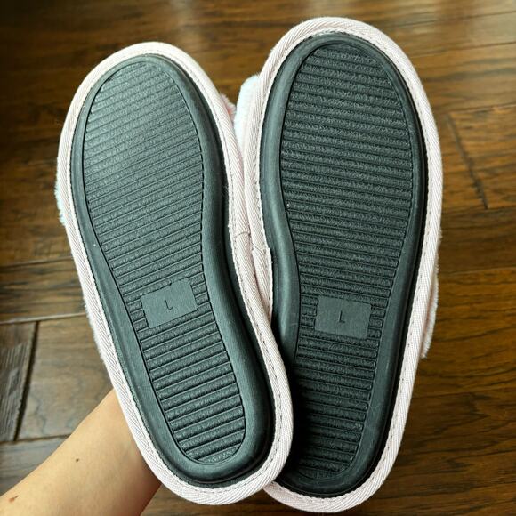 NWOT Victoria’s Secret Pink White Fuzzy Slippers Sz L - Picture 5 of 5